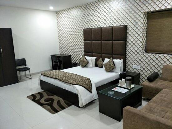 Hotel Mandakini Lush Kanpur Exterior photo