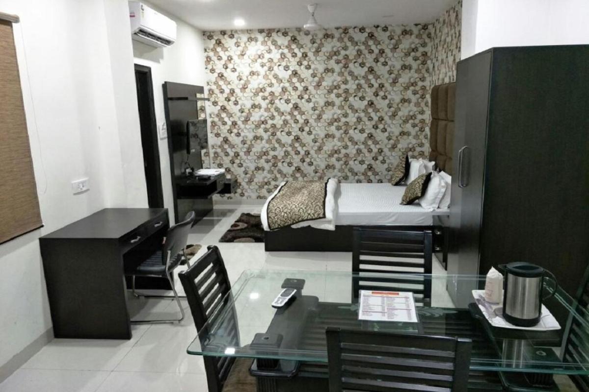 Hotel Mandakini Lush Kanpur Exterior photo